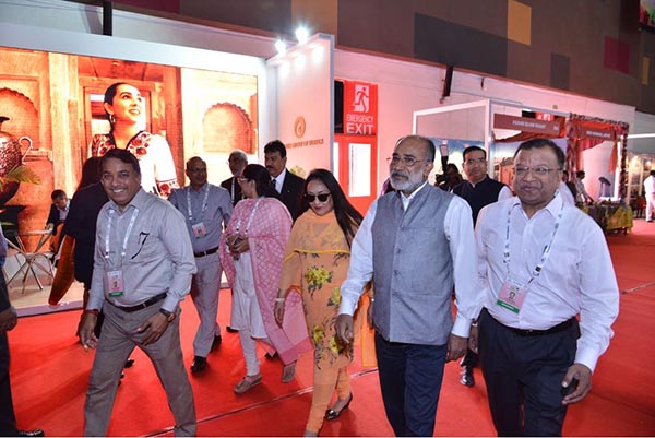 Minister of State ((IC) for Tourism, GoI, Mr. K.J. Alphons (Second from right) going around the ‘GITB 2018’ exhibition. To his left is Additional Chief Secretary, Tourism, Government of Rajasthan, Dr. Subodh Agarwal and to his right is Past President, FICCI; Chairperson, FICCI Tourism Committee, Dr. Jyotsna Suri. 