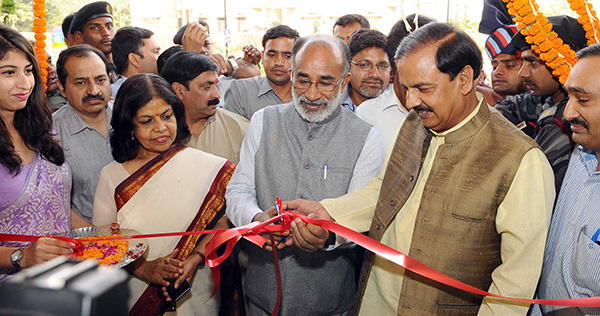 The Minister of State for Tourism (I/C) and Electronics & Information Technology, Shri Alphons Kannanthanam along with the Minister of State for Culture (I/C) and Environment, Forest & Climate Change, Dr. Mahesh Sharma inaugurating the Indian Culinary Institute (ICI), Noida campus, in Uttar Pradesh. The Secretary, Ministry of Tourism, Smt. Rashmi Verma is also seen.