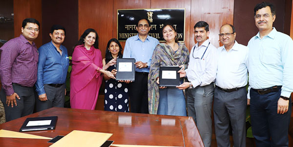 In the centre, Mr. Gaurang Shetty, Whole Time Director – Jet Airways, on his left, Mrs. Rubina Ali, Joint Secretary – Ministry of Civil Aviation and Mr. GK Chaukiyal, Executive Director – RCS, Airports Authority of India along with representatives from AAI and Jet Airways post signing the agreements for Regional Connectivity Scheme flights awarded to Jet Airways