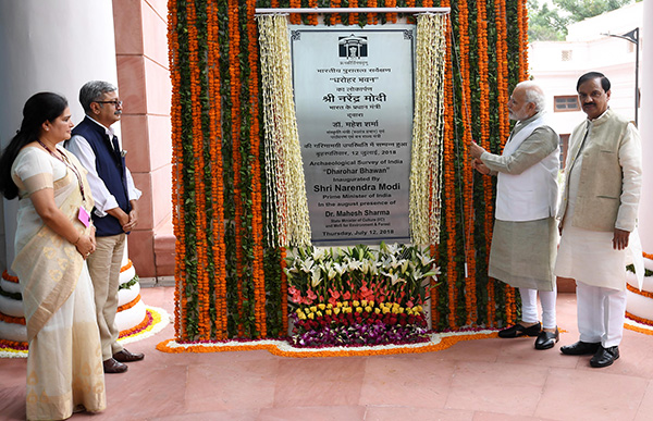 The Prime Minister, Shri Narendra Modi inaugurating the ‘Dharohar Bhawan’, the new building of Archaeological Survey of India, at Tilak Marg, in New Delhi. The Minister of State for Culture (I/C) and Environment, Forest & Climate Change, Dr. Mahesh Sharma, the Secretary, Ministry of Culture, Mr. Raghvendra Singh and the DG, Archaeological Survey of India (ASI), Ms. Usha Sharma are also seen.