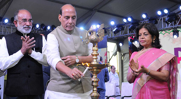 The Union Home Minister, Mr. Rajnath Singh lighting the lamp to inaugurate the countrywide Paryatan Parv, in New Delhi. The Minister of State for Tourism (I/C), Mr. Alphons Kannanthanam and the Secretary, Ministry of Tourism, Smt. Rashmi Verma are also seen.