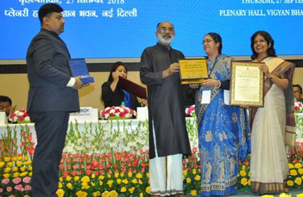 Smt. Aryama Sanyal, Airport Director, Devi Ahilya Bai Holkar Airport, Indore receiving the National Tourism Award 2016-17 by Mr. K.J. Alphons, Minister of State (IC) for Tourism, for Best Airport in rest of India Category.