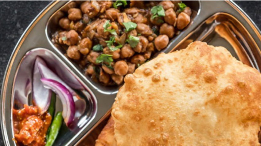 10 Must-try street food in Delhi