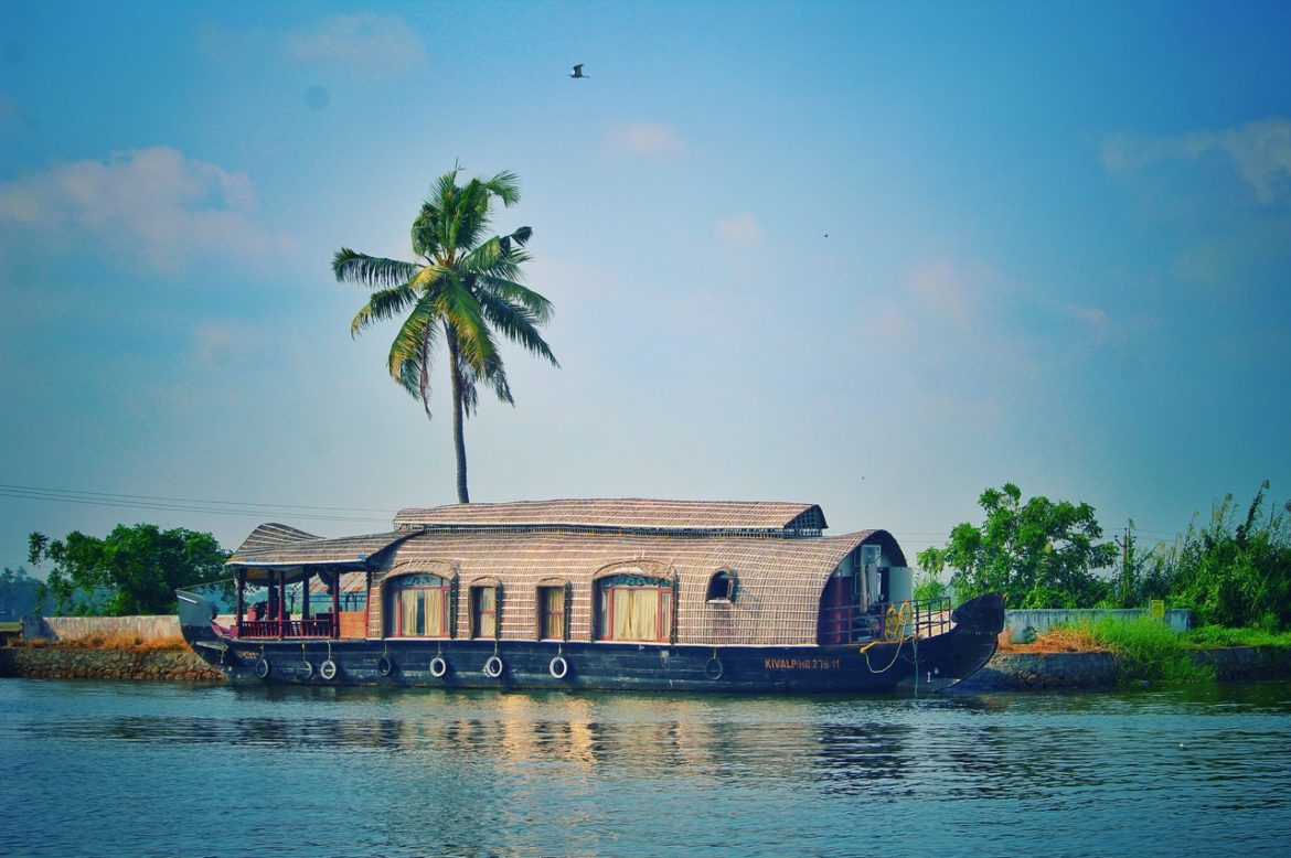 Experience Perfect HouseBoating In India