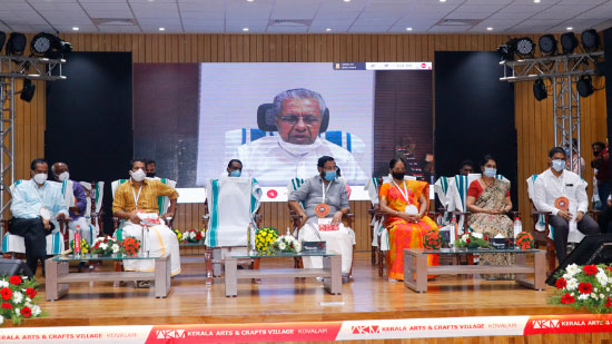 Kerala CM: Tap Online Potential to Market Handicraft Products Globally 
