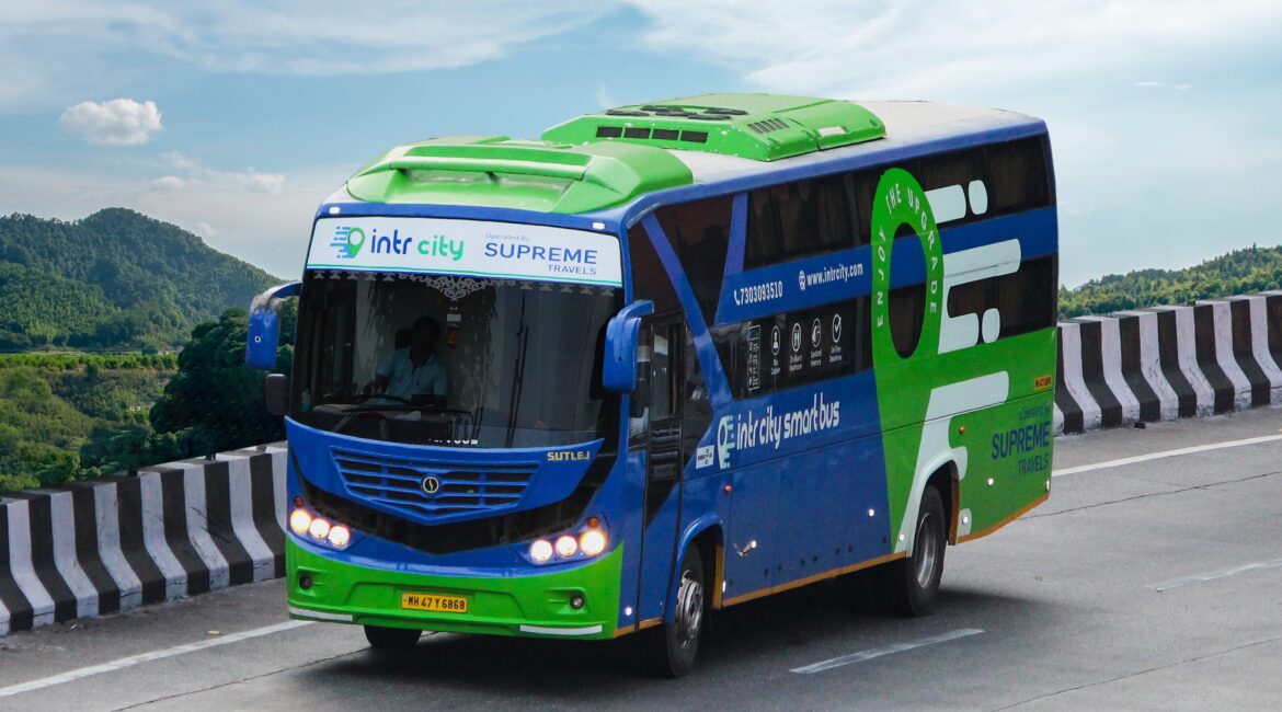 40% of Solo Women Travelers Are Gen Z, Spiritual Journeys Gain Popularity: IntrCity SmartBus Insights