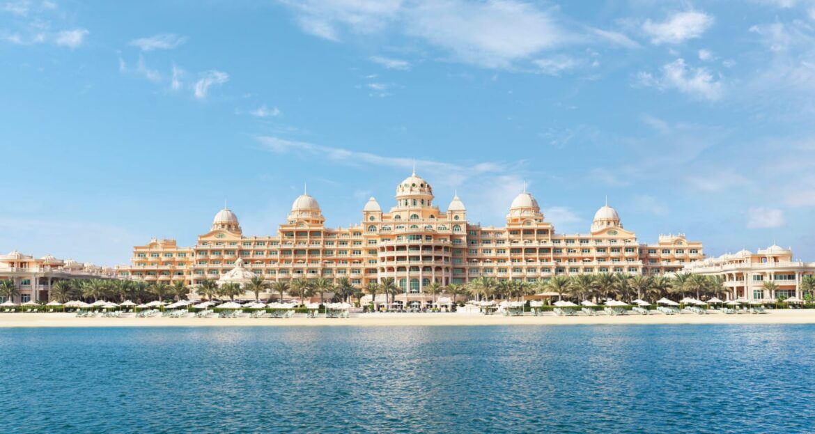 RAFFLES THE PALM DUBAI RECOGNIZED AS WINNERWITH CONDÉ NAST TRAVELLER’S 2025 READERS’CHOICE AWARD