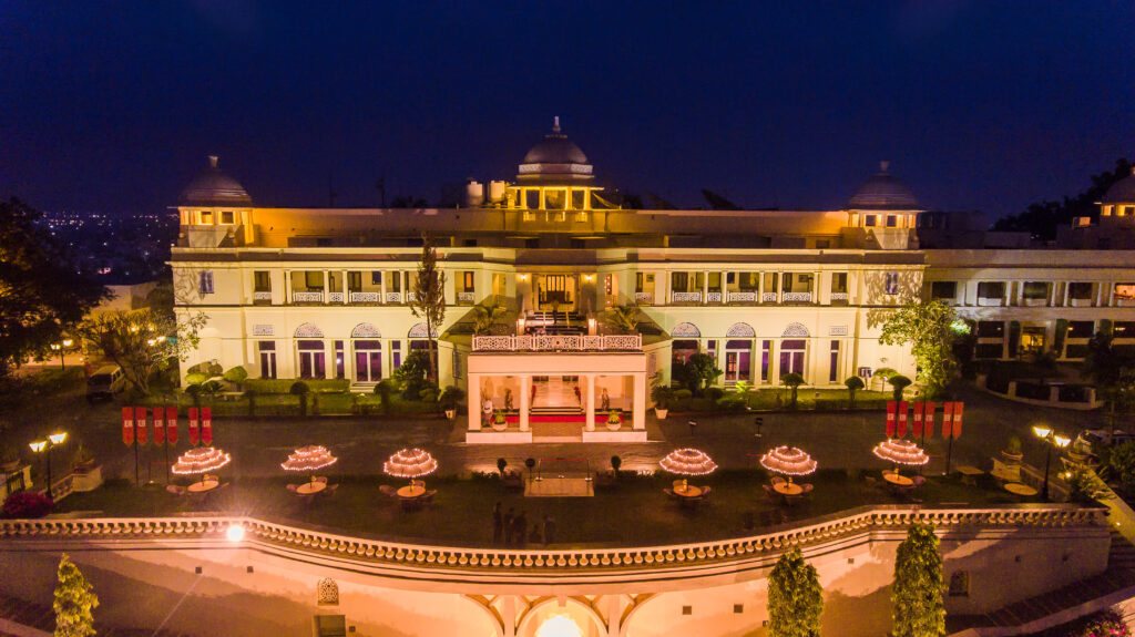THE LALIT SURI HOSPITALITY GROUP LAUNCHES “DEKHO BHARAT CAMPAIGN" 6 THE LALIT SURI HOSPITALITY GROUP LAUNCHES “DEKHO BHARAT CAMPAIGN"