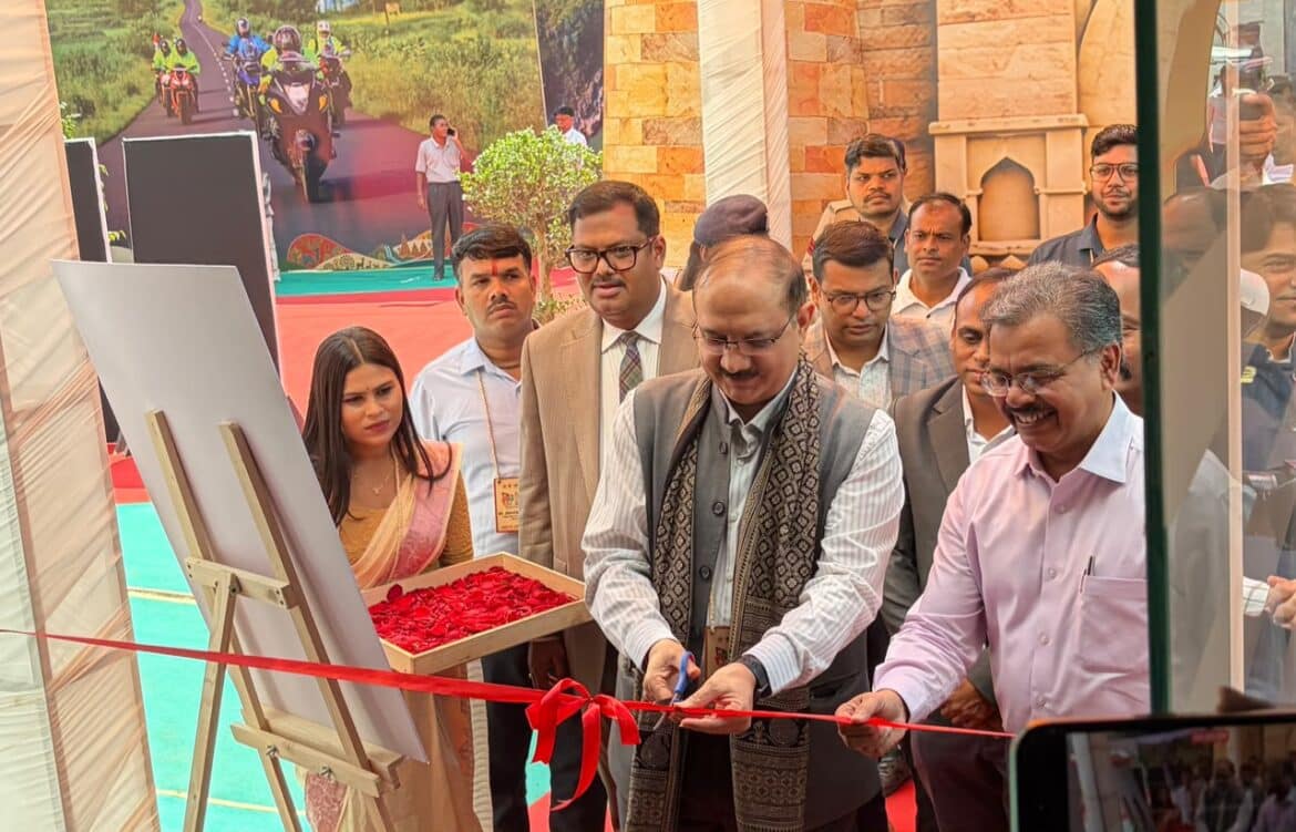 Chief Secretary Shri Barnwal and Union Tourism Secretary Shri Kumar inaugurate the exhibition at Madhya Pradesh Travel Mart 2026