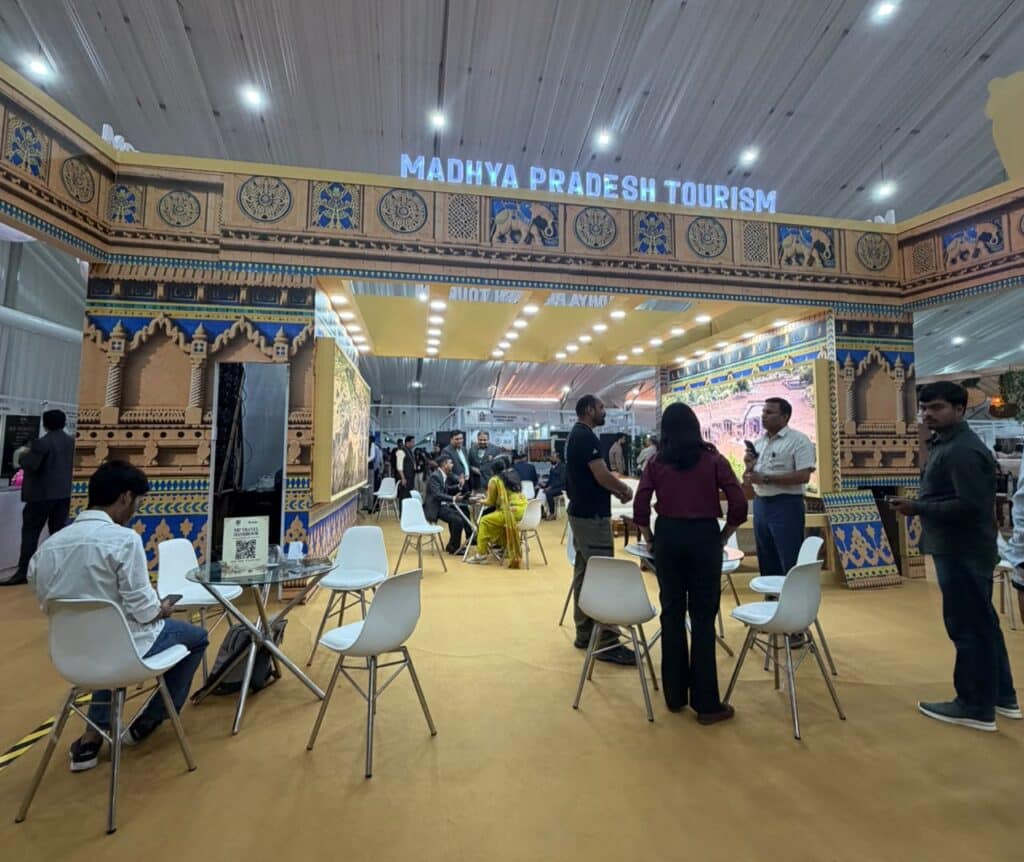 Chief Secretary Shri Barnwal and Union Tourism Secretary Shri Kumar inaugurate the exhibition at Madhya Pradesh Travel Mart 2026